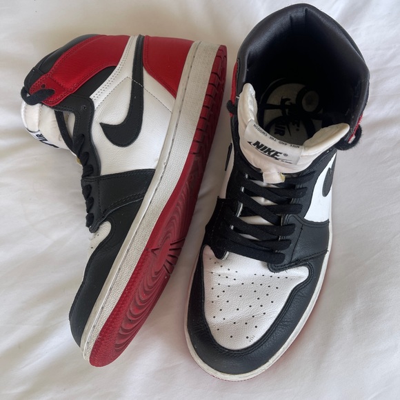 Women’s Air Jordan 1 Retro High ‘Satin Black Toe’ - Size US 9 W - Picture 5 of 9